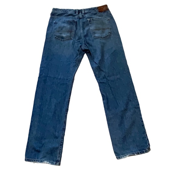 Tommy Bahama Men’s Dark Wash Denim Jeans Standard Strait Leg Measures 32x30 - Picture 2 of 11